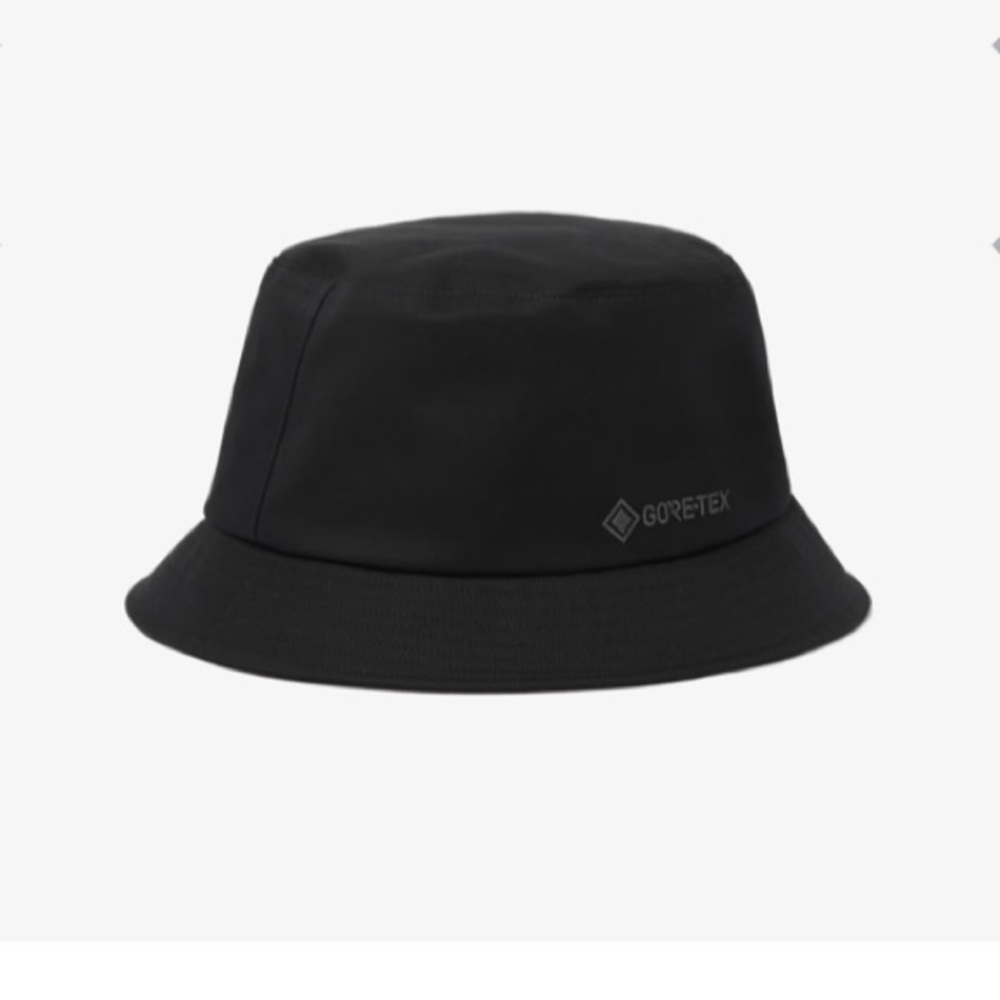 Nanamica gortex bucket hat in navy blue
